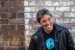 Guy Kawasaki against brick wall